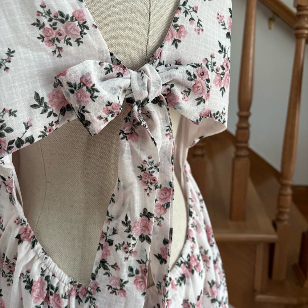 White Bow Back Ruffle Mini Dress with Wild Roses Pattern - Picture 4 of 8